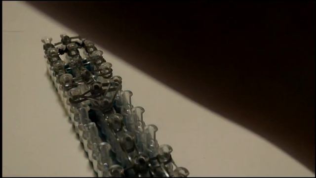 Как сплести Эндоскелета (Endoskeleton) из резинок rainbow loom FnaF 1