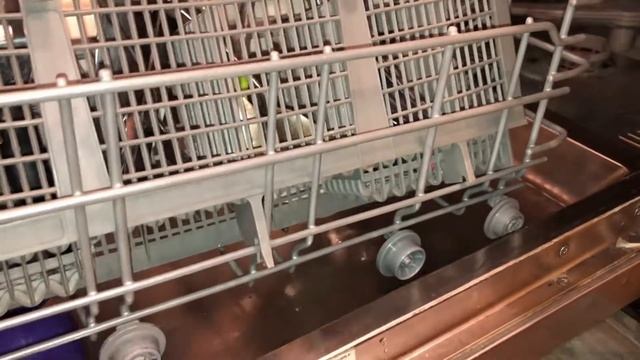 How to Replace the Lower Rack Roller Wheels on your Bosch Dishwasher смотреть онлайн