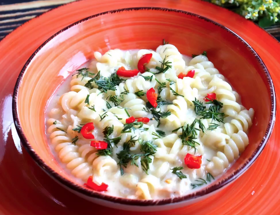 Невероятно вкусные макароны в соусе с несколькими видами сыра! смотреть онлайн