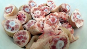 Свиные хвостики в остром соусе