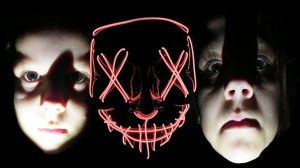 Прятки в заброшенном доме в темноте Halloween