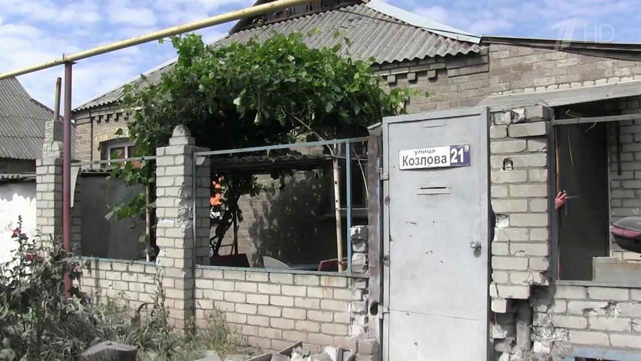 В Донецке в результате обстрела украинскими силовиками сильно повреждено здание детской больницы