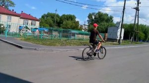 Научись ездить на велосипеде без рук за 5 минут.