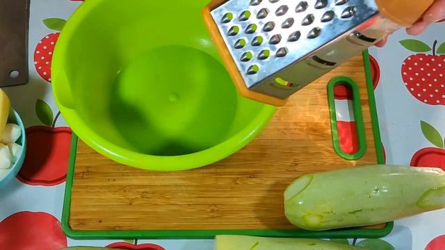 Так ОЛАДЬИ ИЗ КАБАЧКОВ вы точно не готовили! КАБАЧКОВЫЙ РУЛЕТ С КУРИЦЕЙ | ВЫСОКАЯ нет КУХНЯ