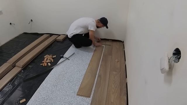 Как укладывать ламинат одному | БЫСТРО И ЛЕГКО смотреть онлайн