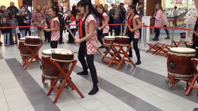 Японские барабанщицы
