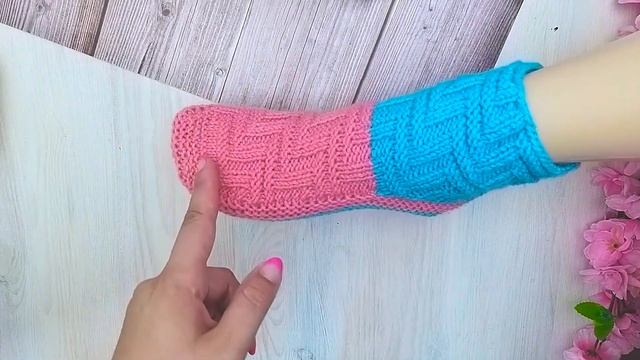 СВЯЗАЛА ТАКУЮ КРАСОТУ ДЛЯ ВАС?ЯРКИЕ И НАРЯДНЫЕ ТАПОЧКИ - СЛЕДКИ СПИЦАМИ!!! смотреть онлайн