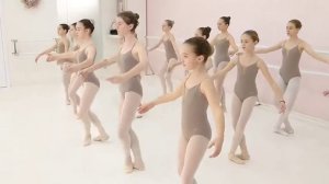 отчётный урок в школе балета "Маленькая балерина"