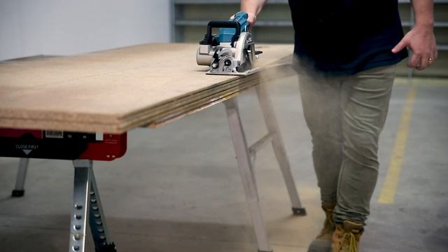 Makita Rear Handle Saw DRS780 смотреть онлайн