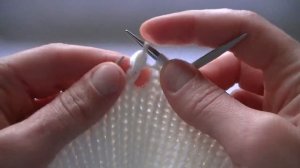 Вяжем  шапку спицами  узором "ГИАЦИНТ"