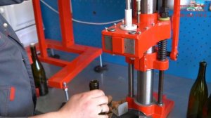 Комплект оборудования для укупорки стеклянных бутылок корковыми пробками с мюзле