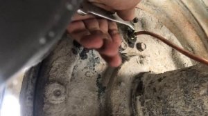 УАЗ Патриот , меняем тормозную трубку ) КАЛЯН86 )