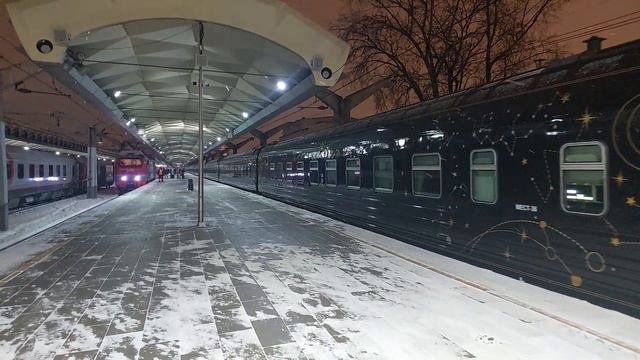 Отправление ЭП2К-376 с фирменным поездом №121/122 "Ночной Экспресс" Москва - Санкт-Петербург смотреть онлайн