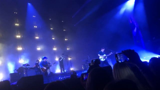 Sam Fender ‘Mantra’ from front Seventeen Going Under UK Tour Wembley 01/04/2022 смотреть онлайн