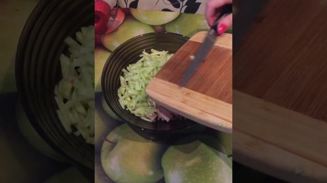 Салат с ветчиной и сыром