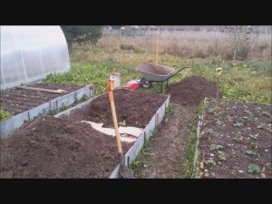 Огурцы на теплой грядке!