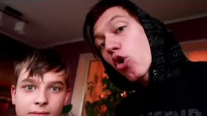 Смотрим, младший брат превратился в момо