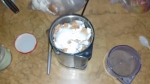Видео для улитководов/Как я измельчаю яичную скорлупу