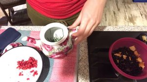 Чай из сосновых иголок от простуды и кашля/ Как собирать хвою/