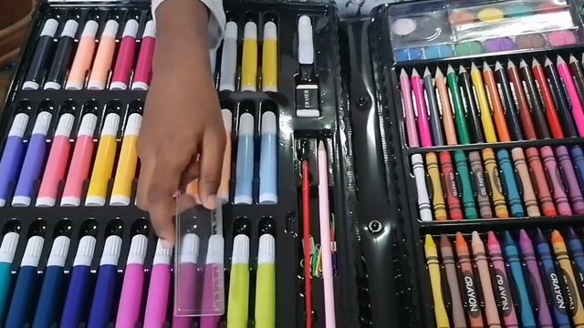 Kids painting 150 piece art set.. Awesome painting set with all types of colours & accessorises смотреть онлайн