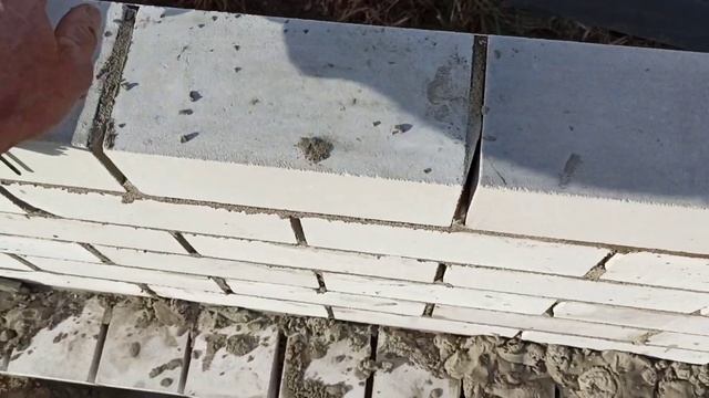 Кладка кирпича.Как маяковать нить при сильном ветре.. смотреть онлайн