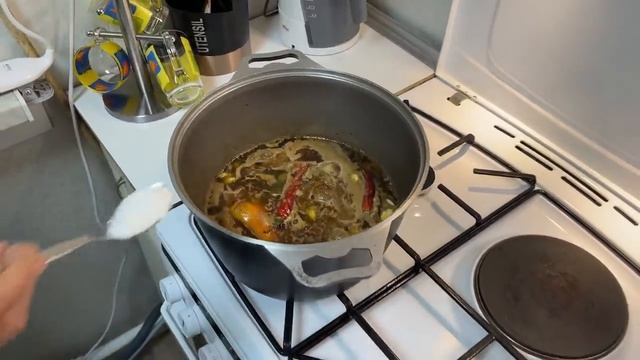 1/ Переехали жить в Сибирь. Плов по-узбекски. Папа готовит очень вкусный плов.