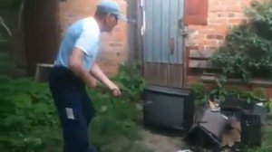 grandfather decided to get rid of the TV!///дед решил избавиться от телевизоров!