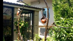 Кованые изделия для украшения сада, дачи, двора в доме, газона, лужайки, участка, на улице