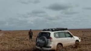 Тойота Land cruiser Прадо по  бездорожью в экстремальных условиях