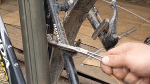 Подклинивание рычага тормоза v-brake