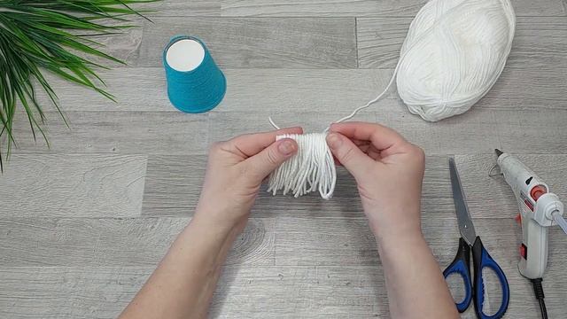 ВЕСЕННИЙ ГНОМ из НИТОК и СТАКАНА. ПРОСТО. Поделки своими руками. DIY Spring Gnomes.