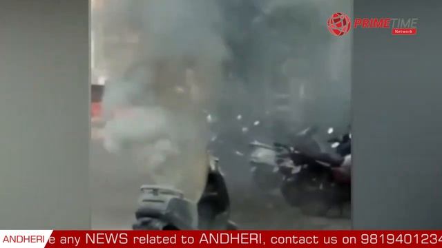 E-Scooter Caught Fire | Viral Video | Andheri West | Mumbai | Maharashtra смотреть онлайн