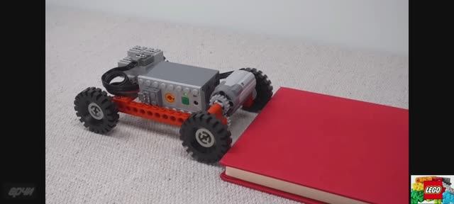 Заставляем машину ЛЕГО ПРЕОДОЛЕВАТЬ препятствия смотреть онлайн