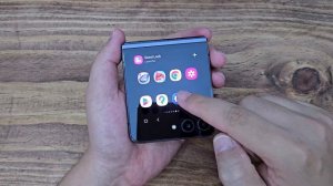 Samsung Galaxy  Z Flip 5 - How to Add More Apps On Screen Cover