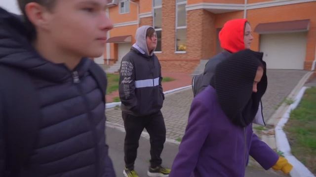 Dana está llorando! Diana tiene una hermana menor