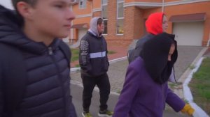 Dana está llorando! Diana tiene una hermana menor