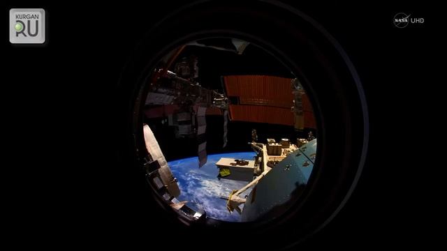 Северное и южное сияния на одном видео