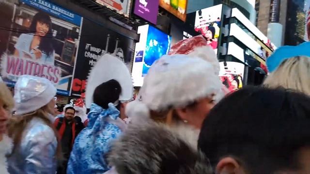 Снегурочки танцуют, Нью Йорк, Новый год 2019 смотреть онлайн