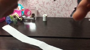 Как делать туалетную бумагу для кукол ??