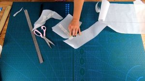 Как сшить романтическое платье необычного кроя. Моделирование раскрой и первая примерка.mp4