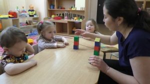 Занятие по конструированию "Домик для птичек" (группа 3 - дети 1.5-2 лет)