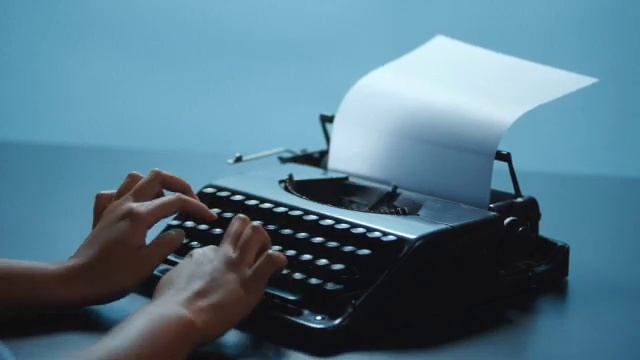 Typewriter sound | Звук печатающей машинки смотреть онлайн