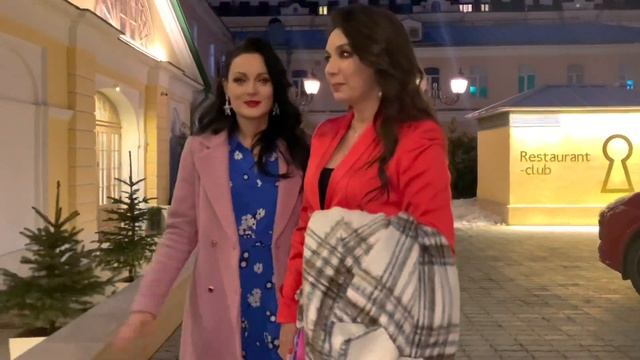 День рождения лучшей подруги. Праздничные наряды. Поём песни смотреть онлайн