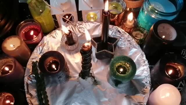 "В ЯЙЦО СВОЖУ, А ЯЙЦО СОЖГУ" Избавление от безденежья долгов кредитов нищеты! Сильнейший обряд отжи смотреть онлайн