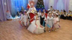 Танец на песенку "Тропинка-торопинка". Новогодний утренник.