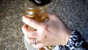 ОРЕХИ С МЁДОМ.Honey with nuts   المكسرات مع العسل
