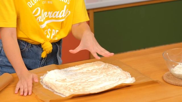 МЕРЕНГОВЫЙ РУЛЕТ Рецепт рулета С МАЛИНОЙ • MEALZZY SHOW #10 смотреть онлайн