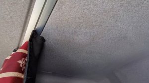 Чистим разводы на обшивке потолка грузовика.