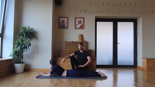 Шалабхасана. Поза саранчи. Силовой прогиб. Как сделать позу правильно