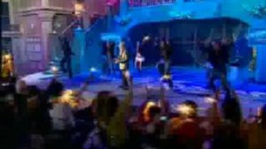 поёт Басков